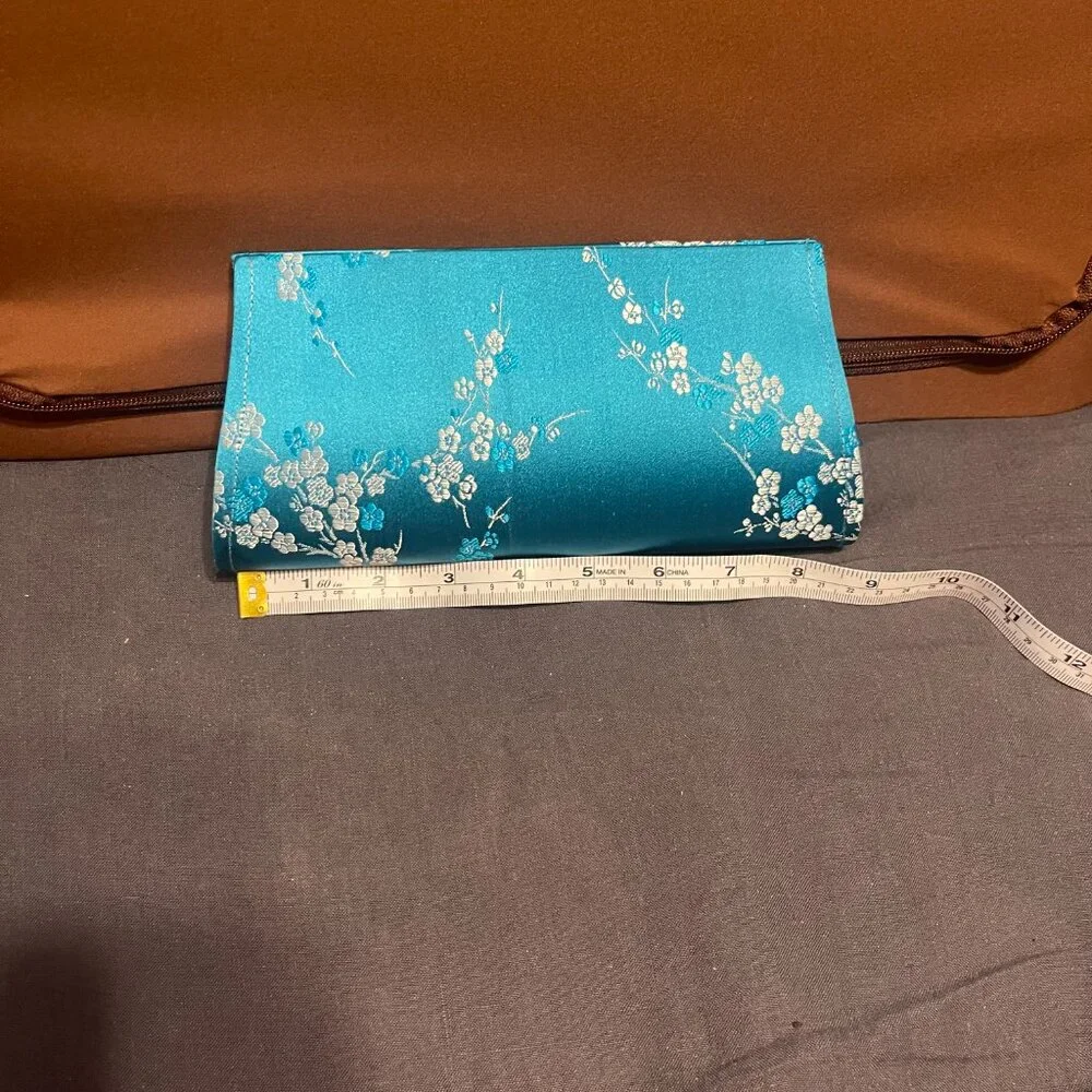 Elegant Floral Clutch - Perfect for Any Occasion! Never Used - Picture 2 of 8